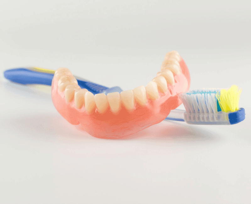 How to keep your mouth healthy while wearing dentures